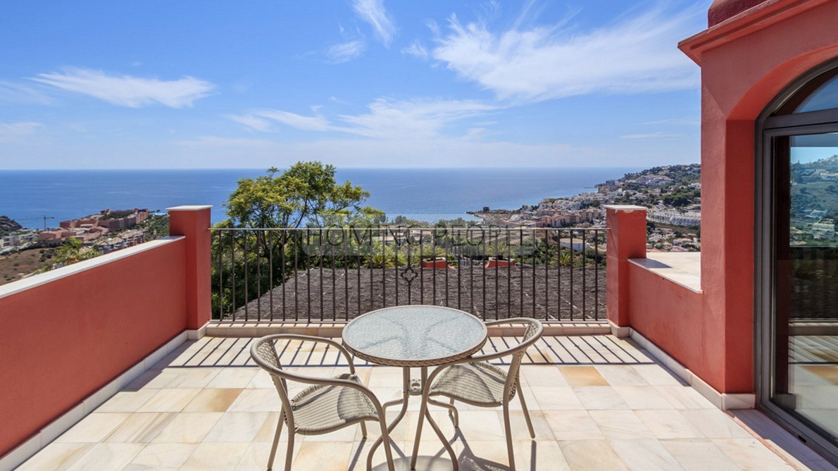 Sunny, majestic designer villa with panoramic views onto the Mediterranean Sea