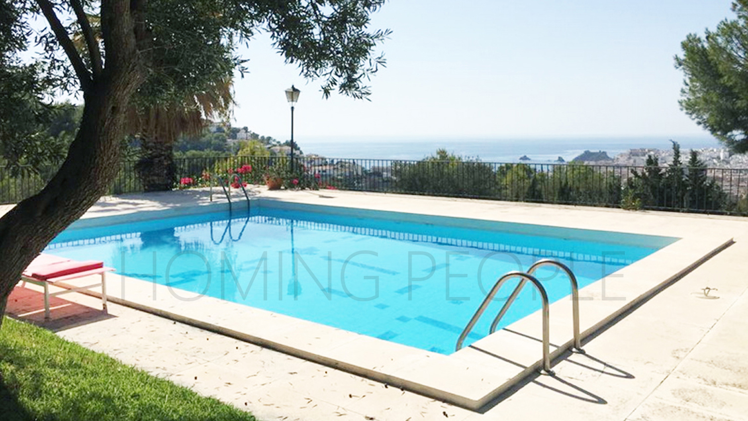 Genuine villa in Los Pinos with extensive gardens and panoramic, town and sea views !