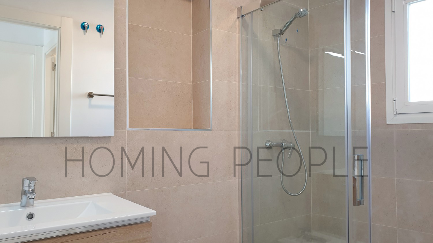 Appartement haut design, flambant neuf : Beaucoup de lumière dans un charmant, petit immeuble du centre ville !