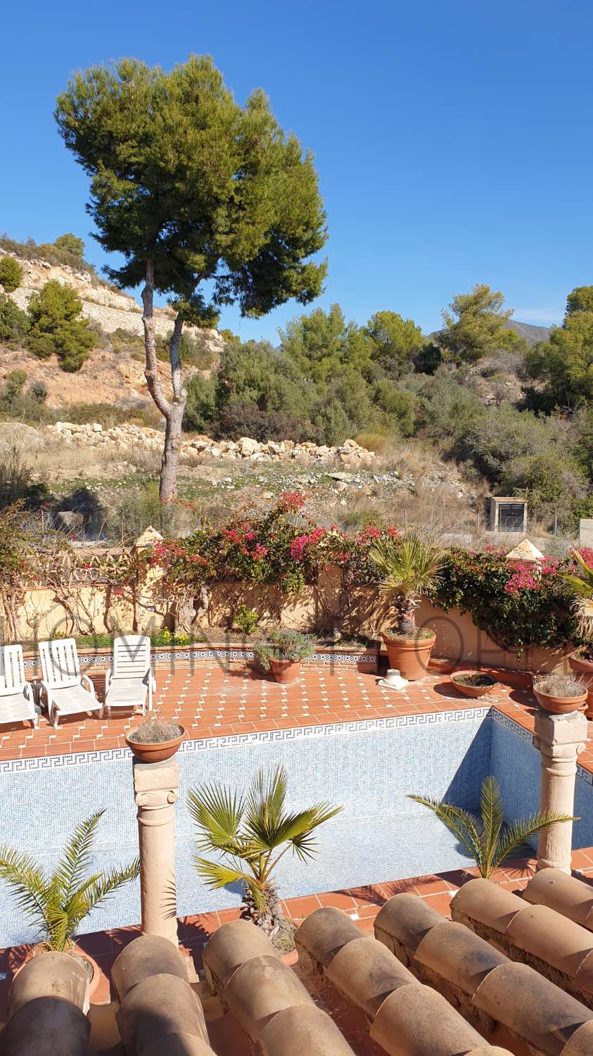 Villa très ensoleillée avec vue imprenable sur la baie