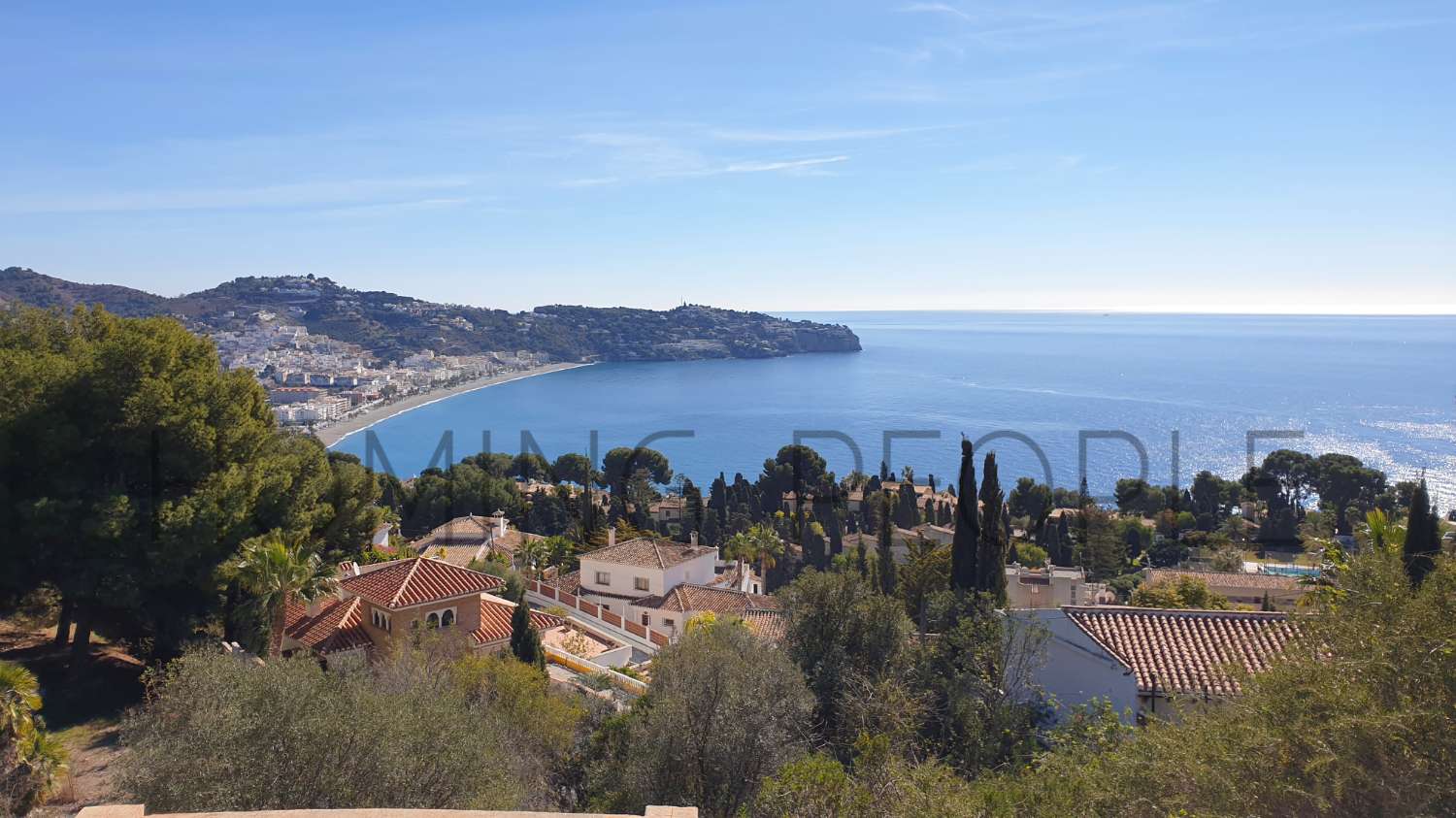 Very sunny villa with stunning views of the bay