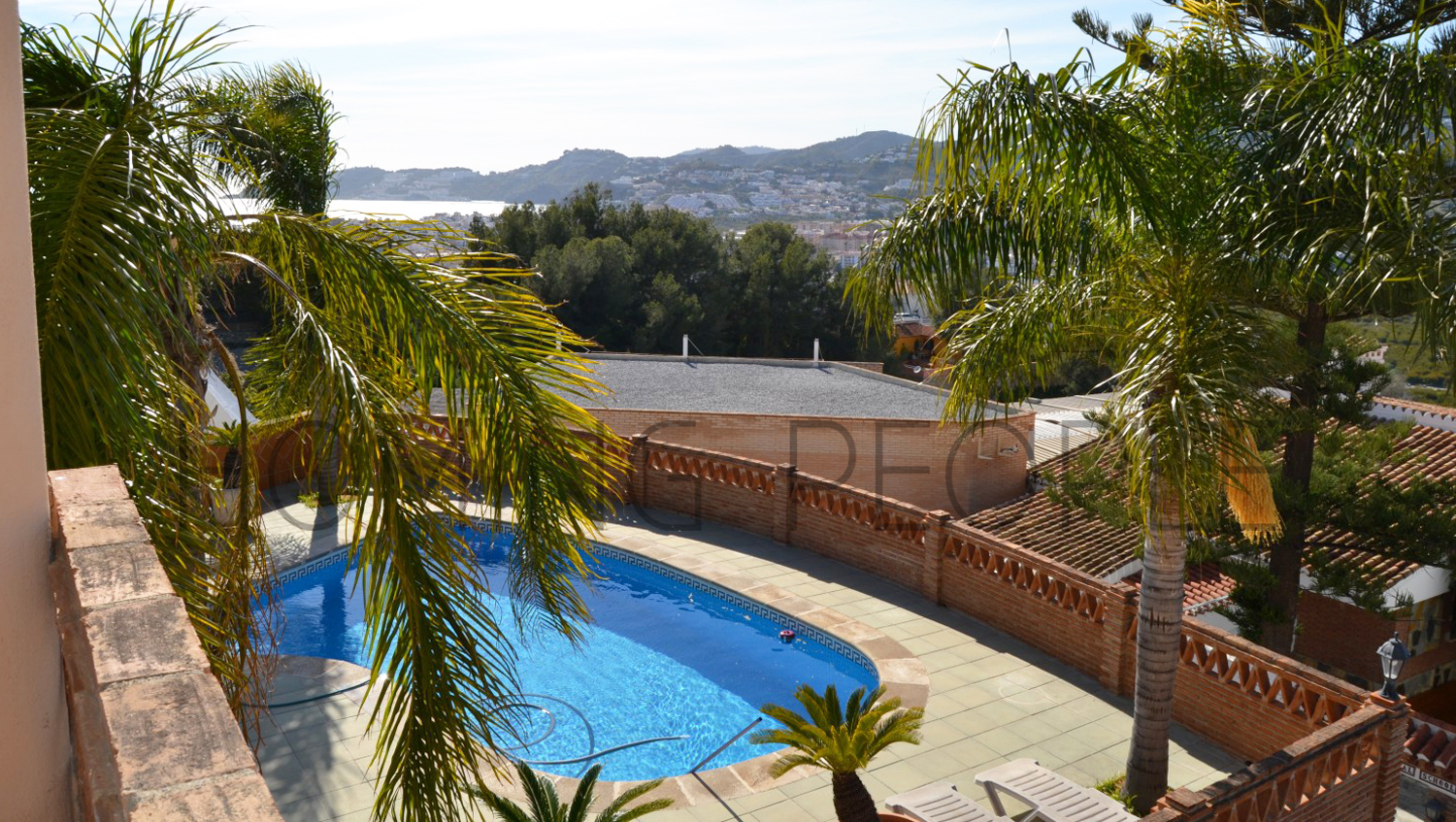 Fantastic villa with views of the valley, the sea and the city