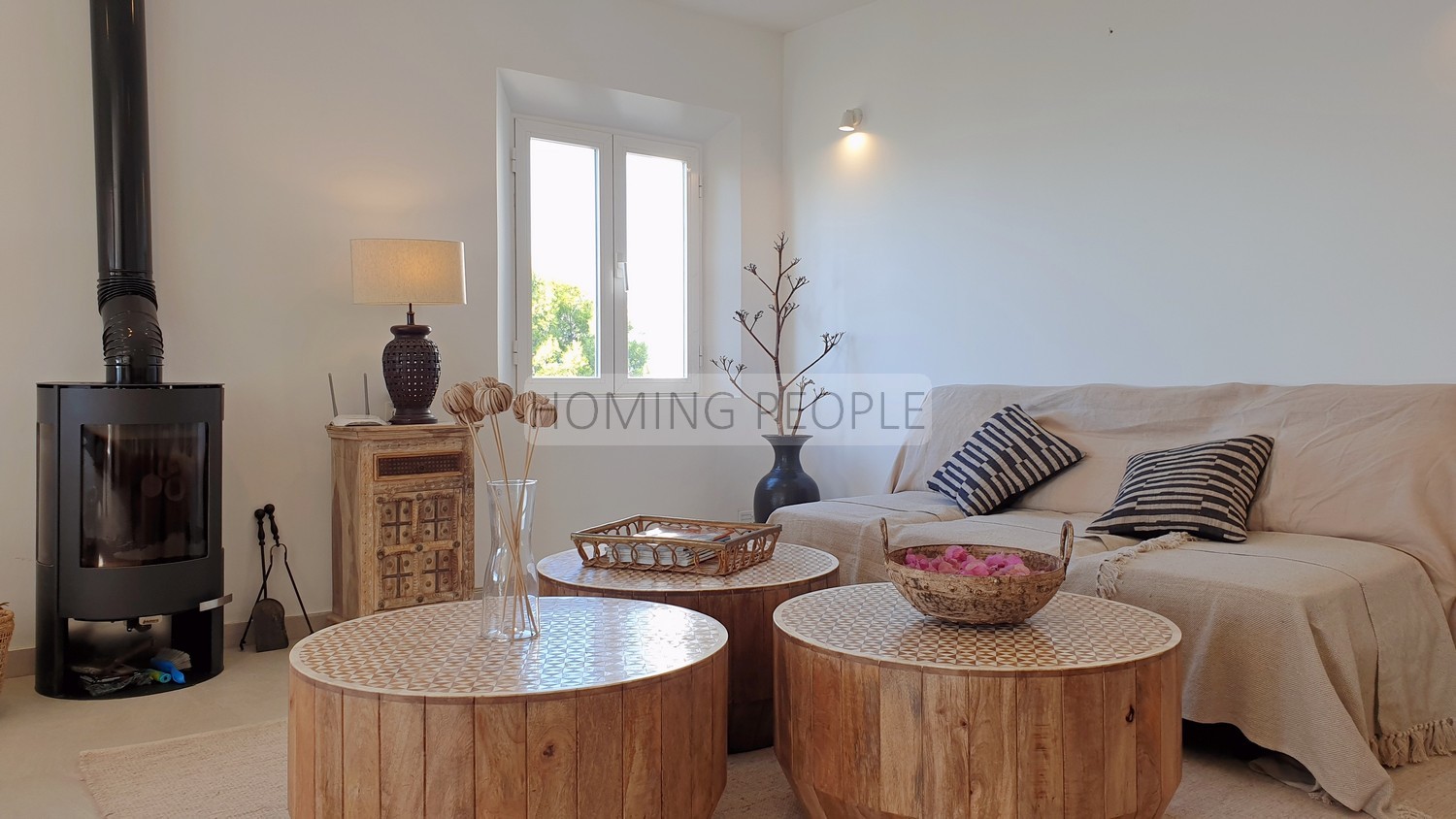 Villa de style andalou avec charme: Verdure, terrasses, piscine et de merveilleuses vues sur la baie...