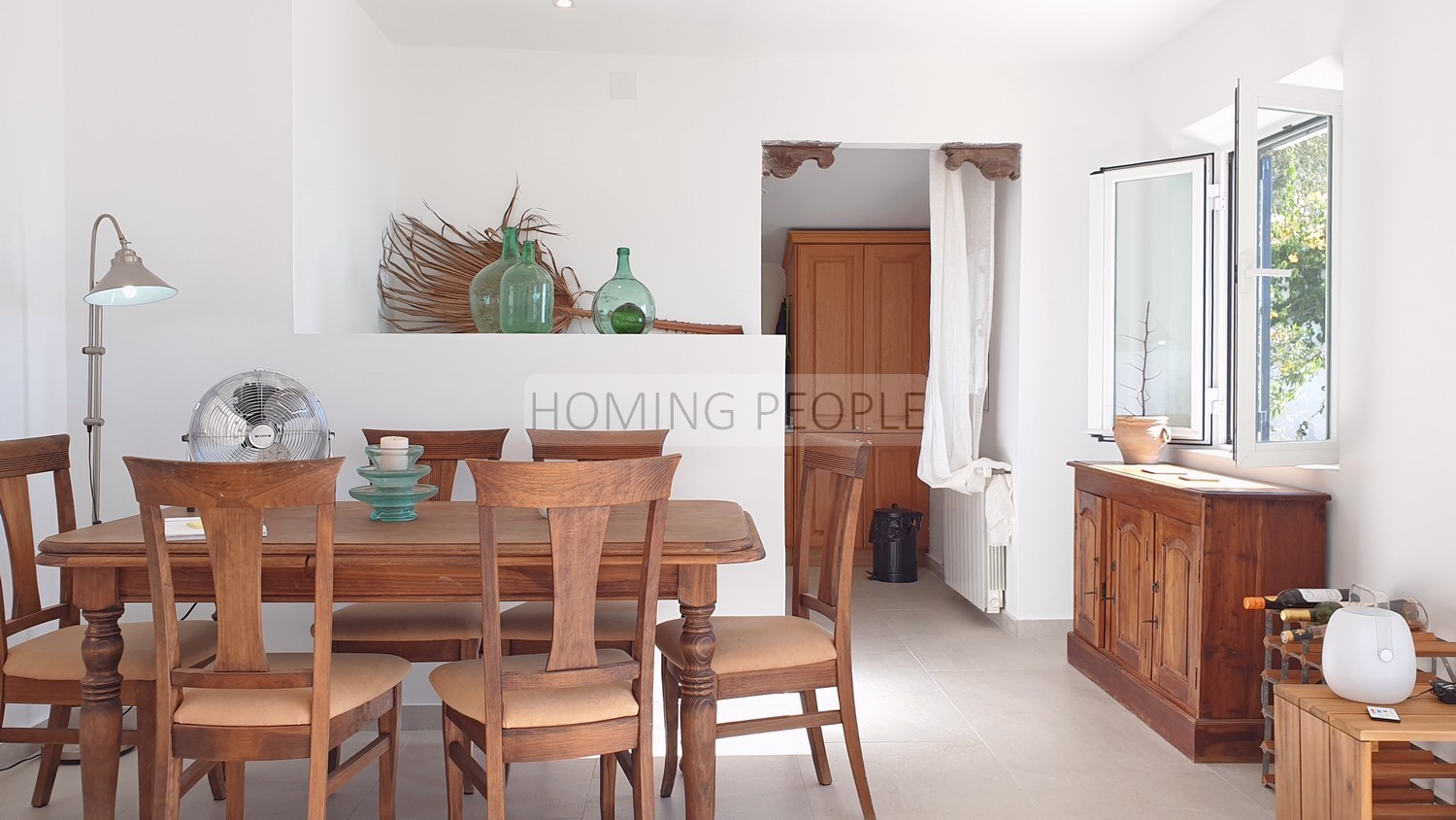 Villa de style andalou avec charme: Verdure, terrasses, piscine et de merveilleuses vues sur la baie...