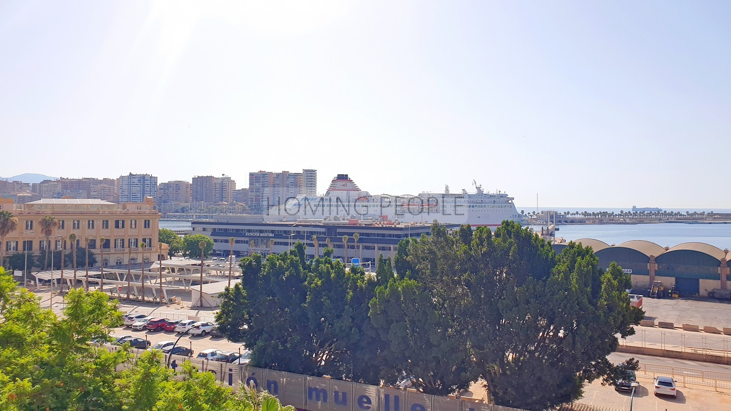 [ALQUILADO] Piso sin amueblar frente al muelle, a cinco minutos del centro a pie