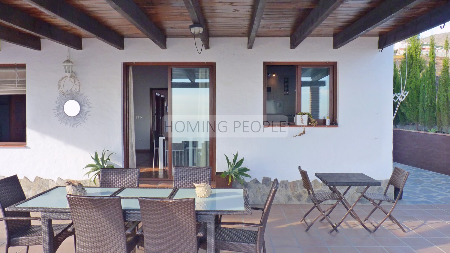 Tres casas de campo, con piscina, vistas de infarto y buen acceso !