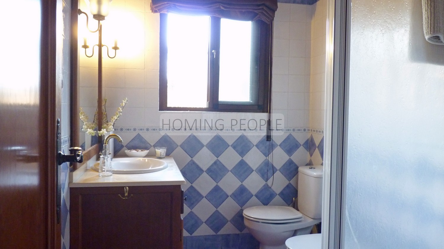 Tres casas de campo, con piscina, vistas de infarto y buen acceso !
