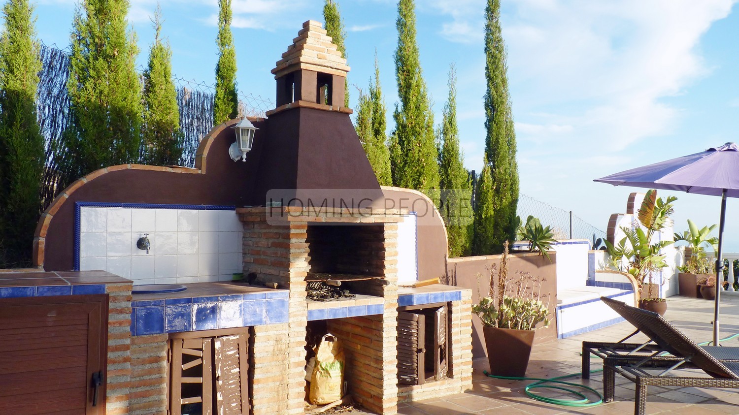 Tres casas de campo, con piscina, vistas de infarto y buen acceso !