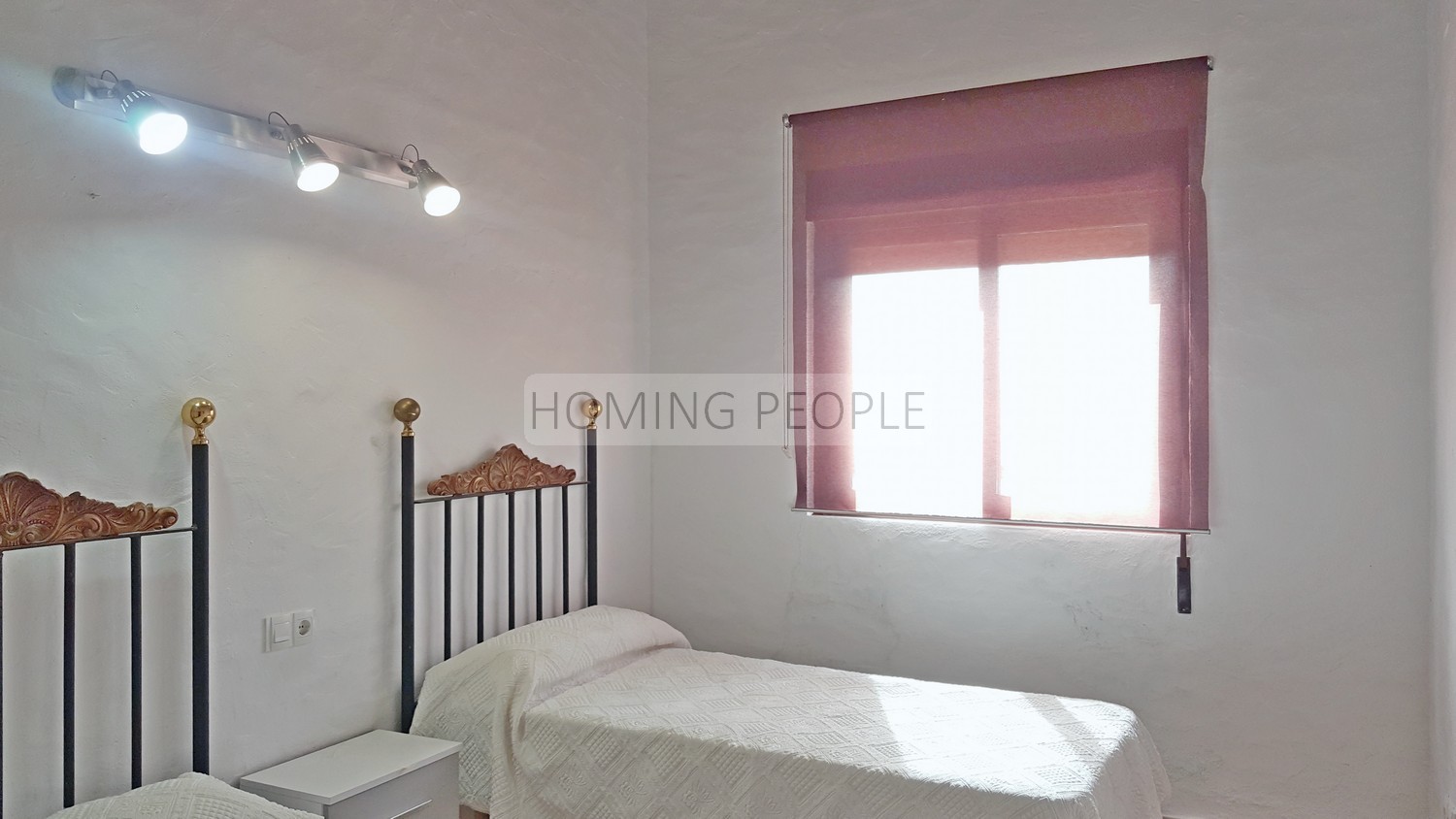 Tres casas de campo, con piscina, vistas de infarto y buen acceso !