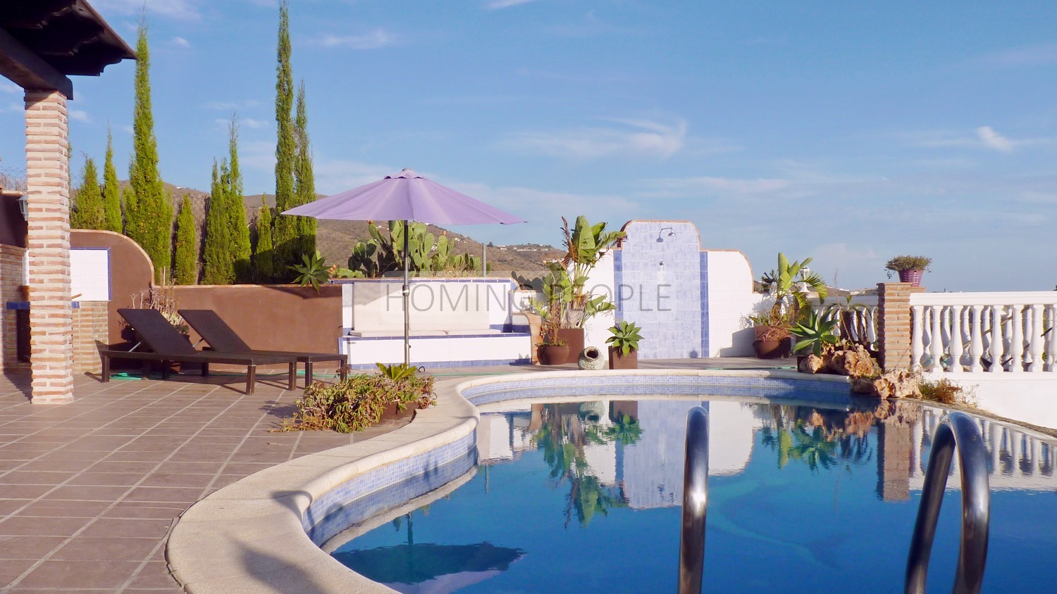 Tres casas de campo, con piscina, vistas de infarto y buen acceso !
