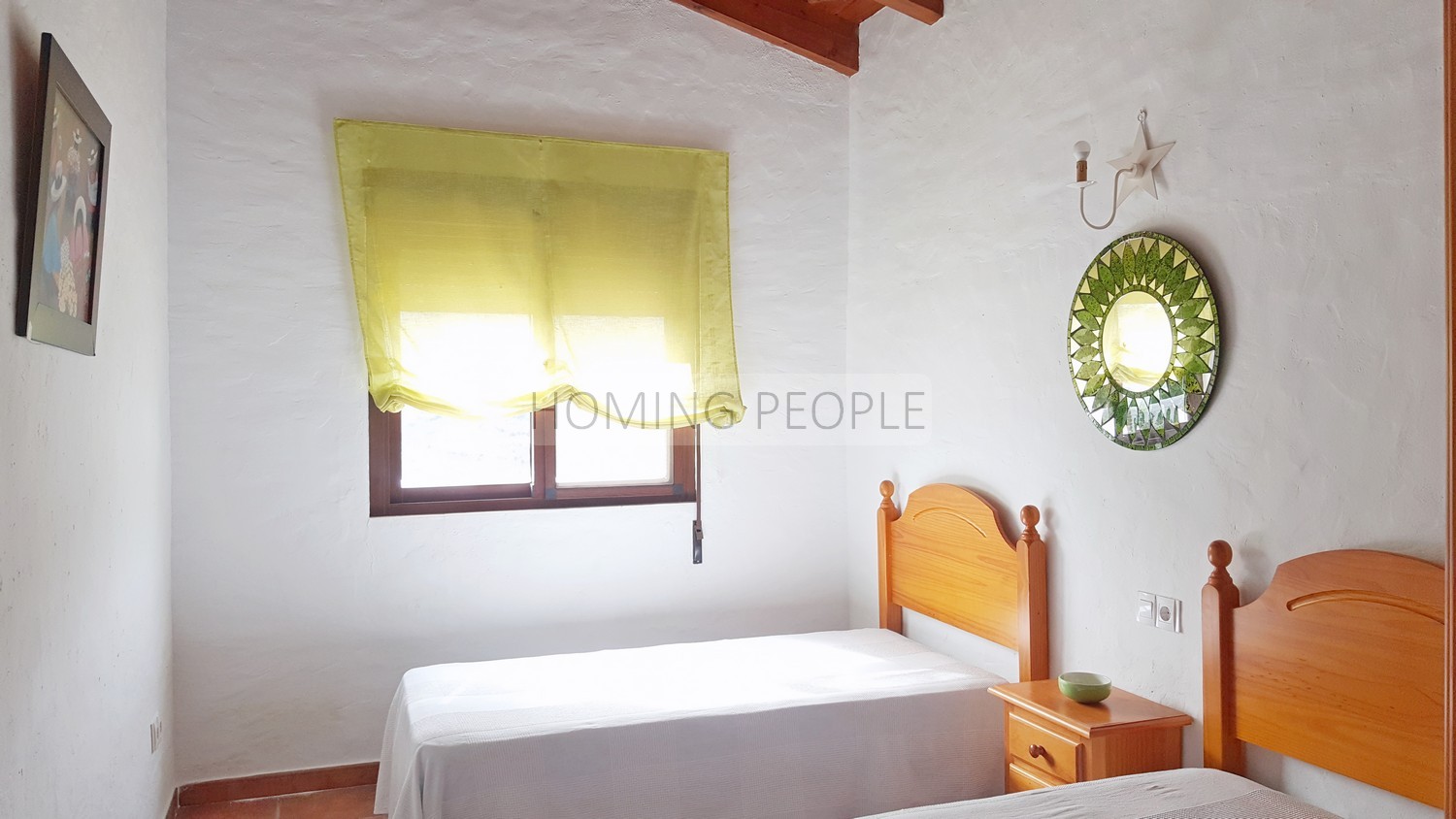 Tres casas de campo, con piscina, vistas de infarto y buen acceso !