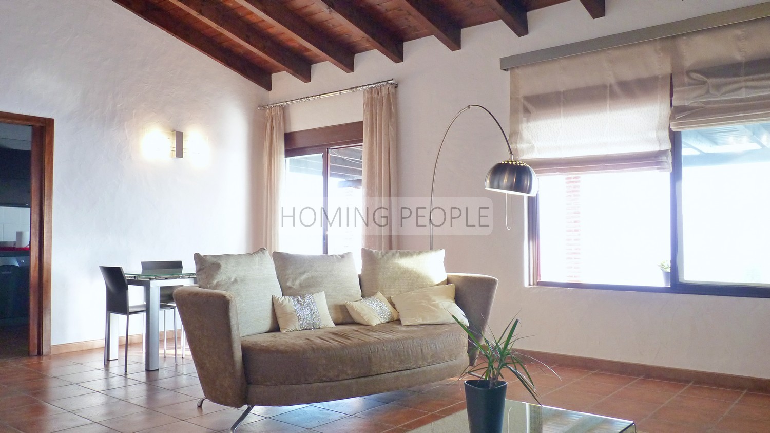 Tres casas de campo, con piscina, vistas de infarto y buen acceso !