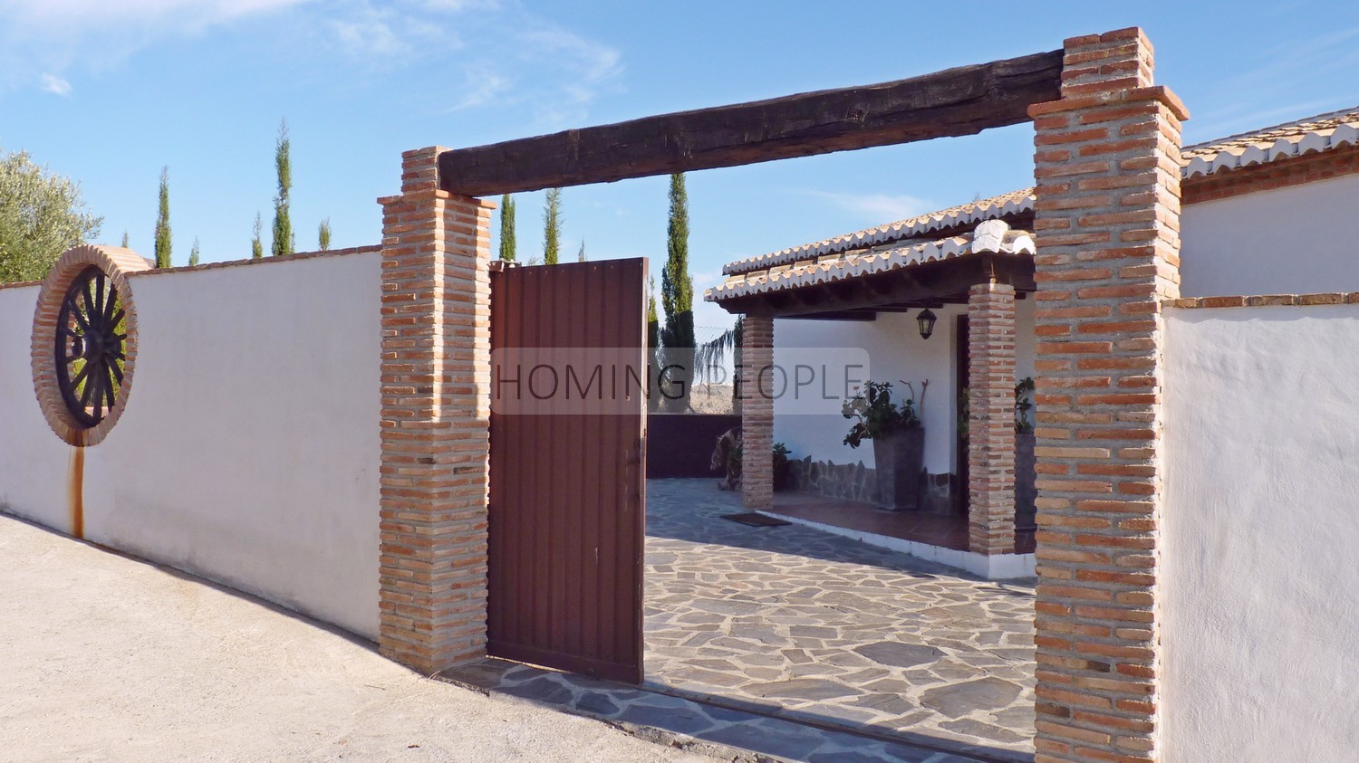 Tres casas de campo, con piscina, vistas de infarto y buen acceso !