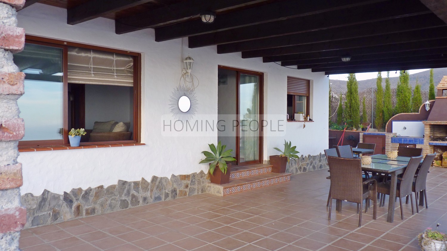 Tres casas de campo, con piscina, vistas de infarto y buen acceso !