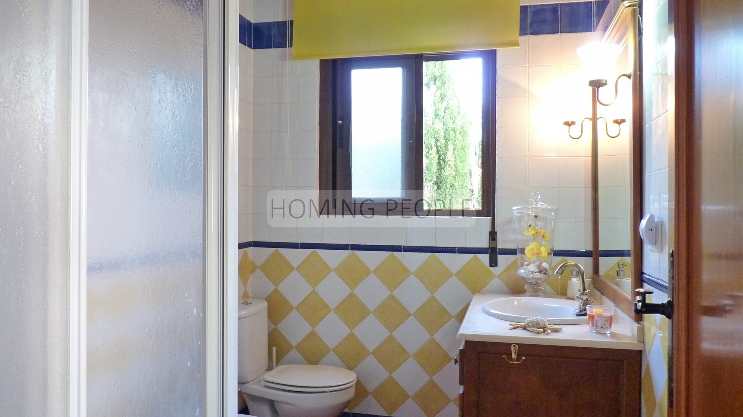 Tres casas de campo, con piscina, vistas de infarto y buen acceso !