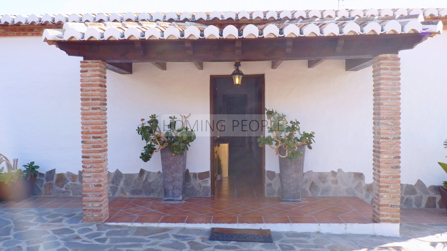 Tres casas de campo, con piscina, vistas de infarto y buen acceso !