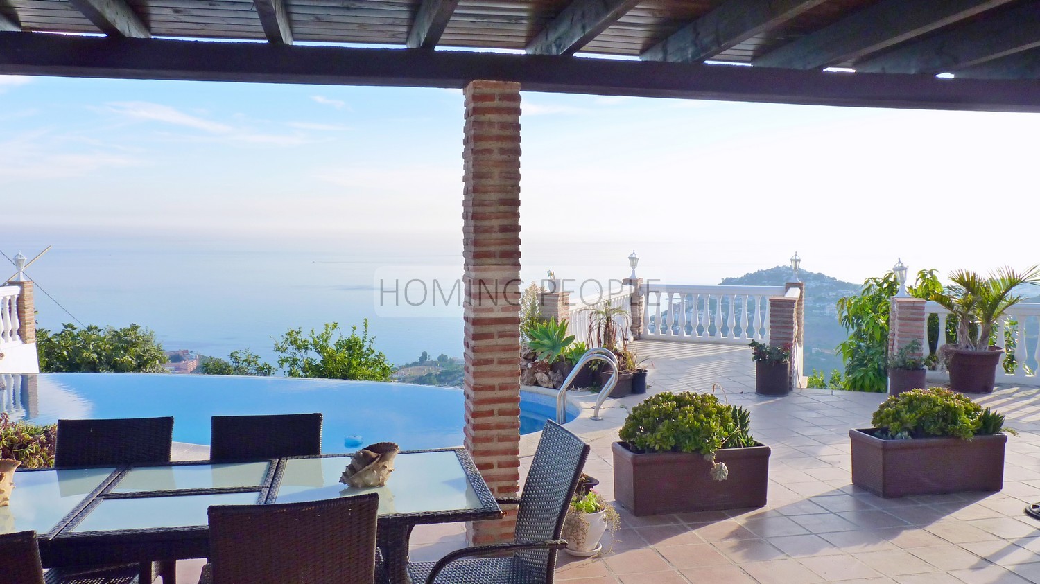 Tres casas de campo, con piscina, vistas de infarto y buen acceso !