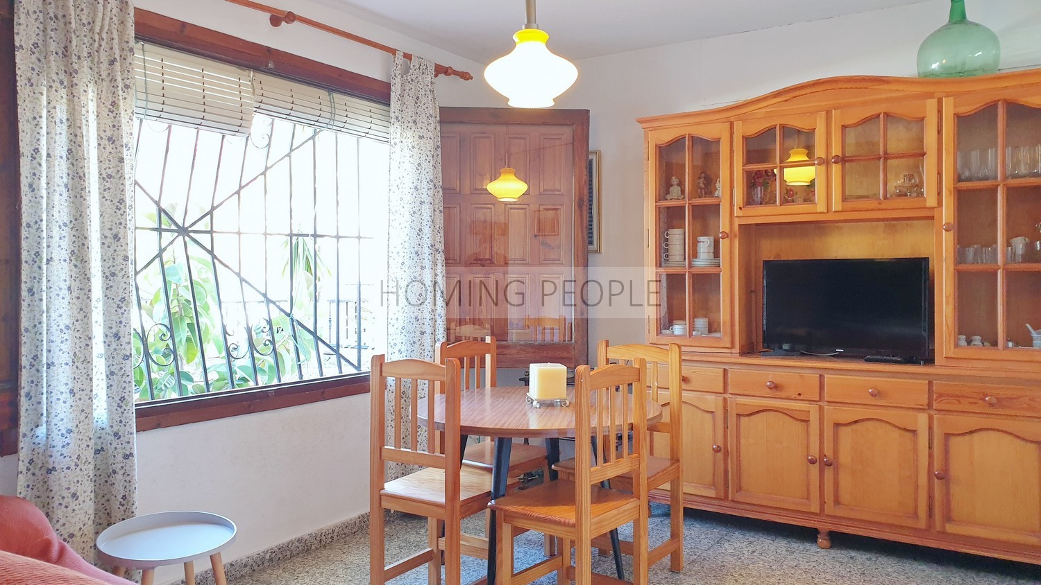 East/West oriented apartment, close to all amenities