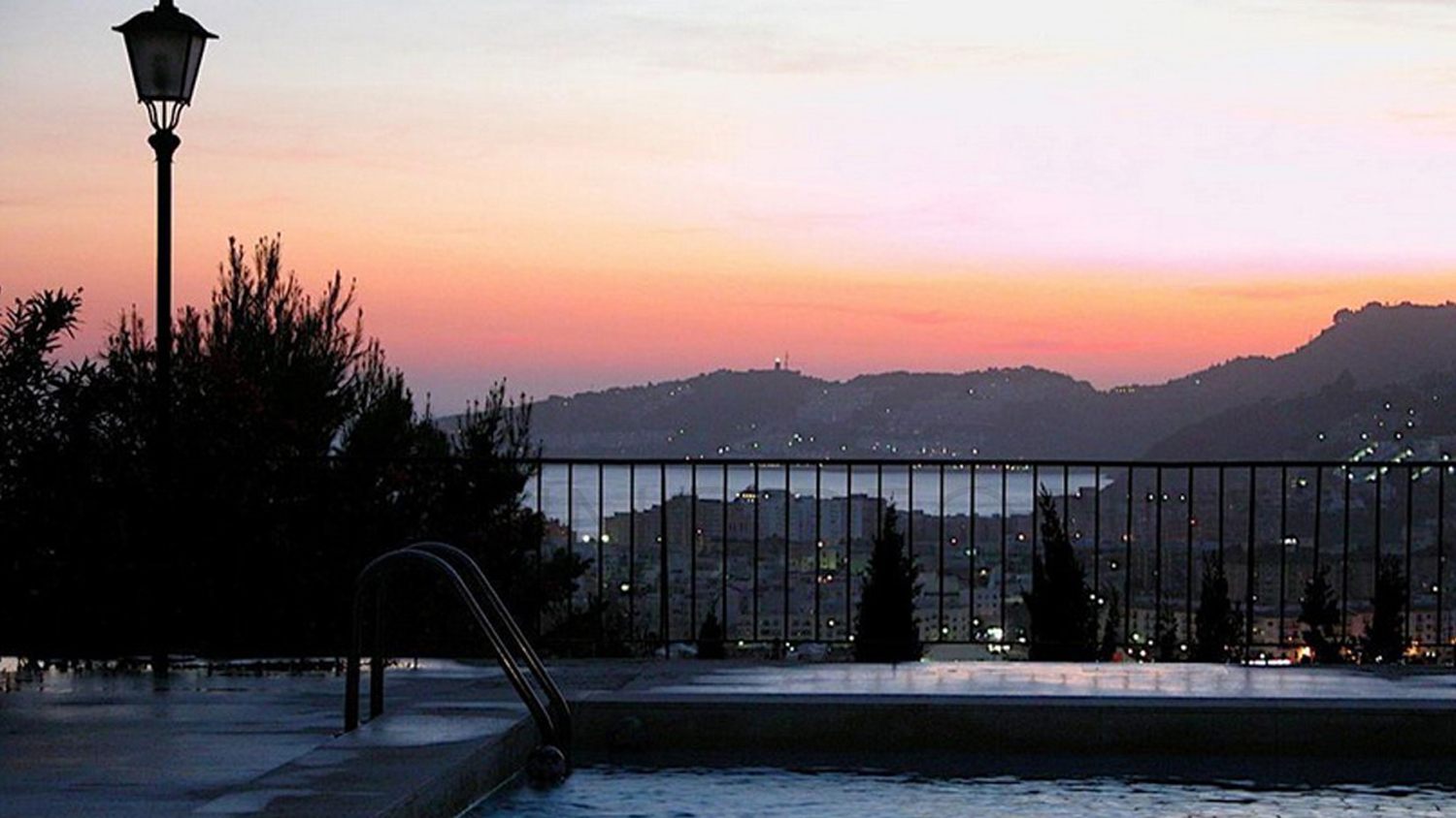 Chalet en Los Pinos con vistas al mar y extensos jardines