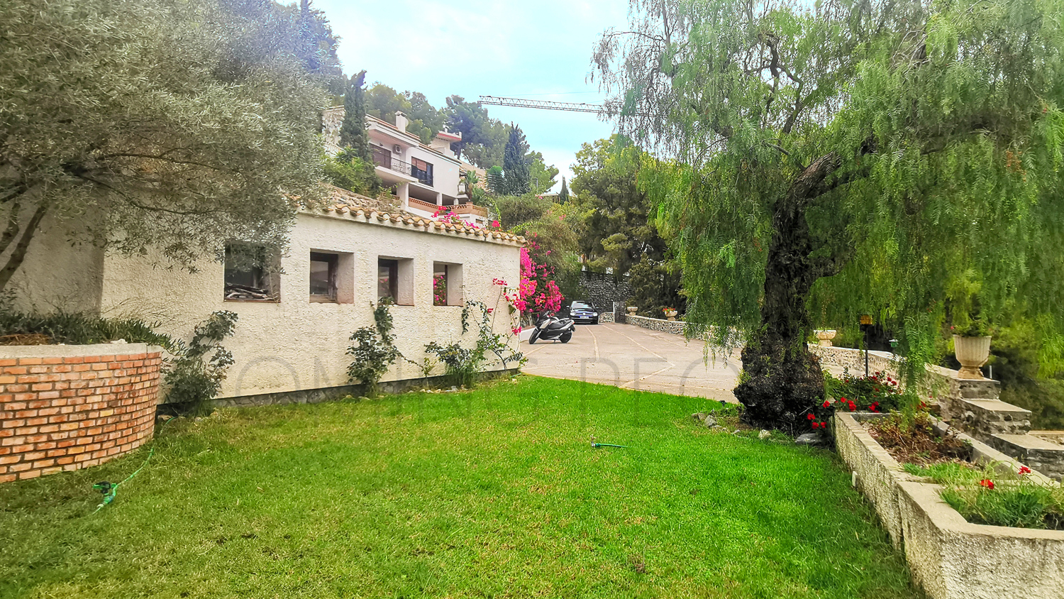 Chalet en Los Pinos con vistas al mar y extensos jardines