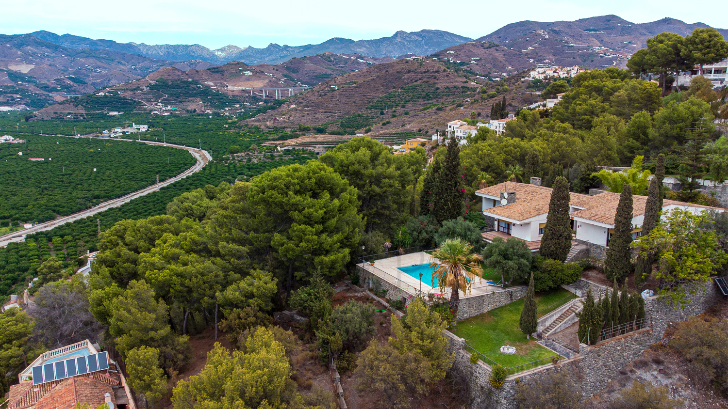 Chalet en Los Pinos con vistas al mar y extensos jardines