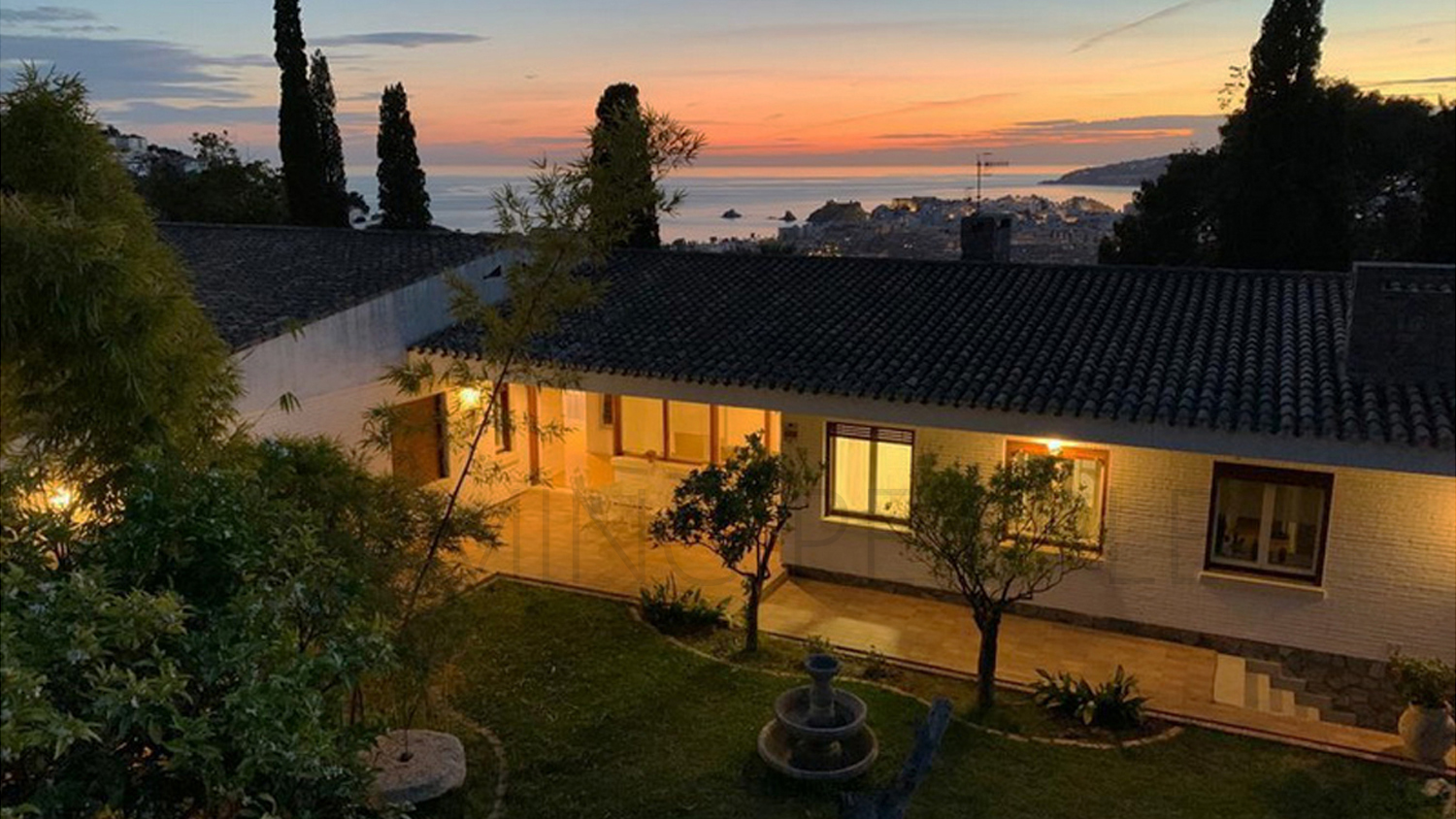 Chalet en Los Pinos con vistas al mar y extensos jardines