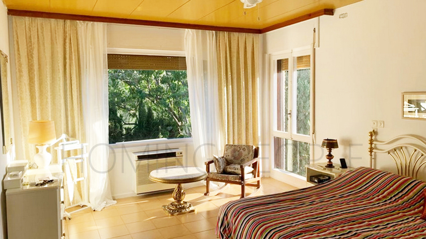 Chalet en Los Pinos con vistas al mar y extensos jardines