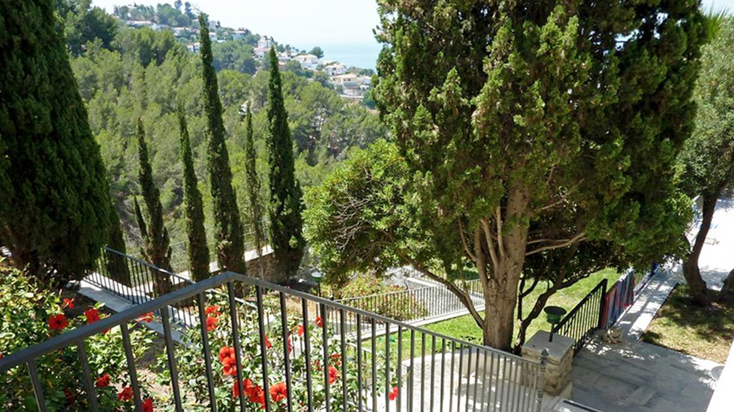 Chalet en Los Pinos con vistas al mar y extensos jardines