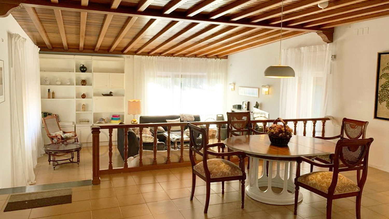 Chalet en Los Pinos con vistas al mar y extensos jardines