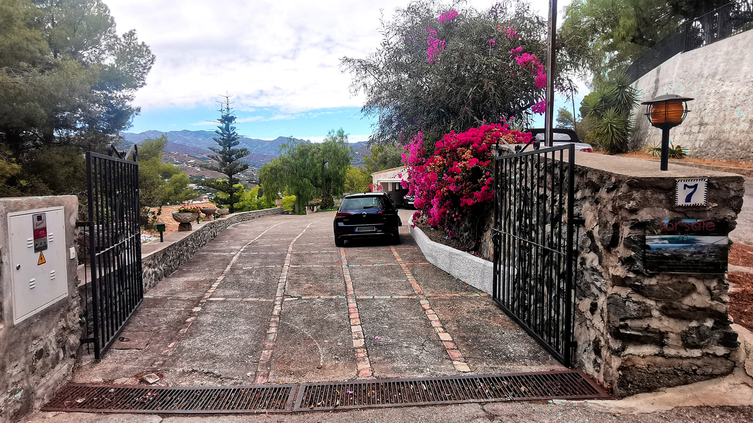 Chalet en Los Pinos con vistas al mar y extensos jardines