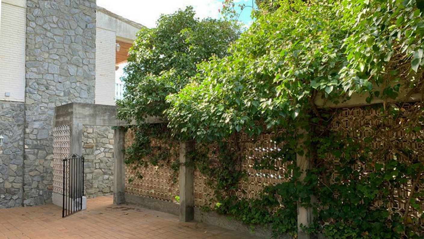 Chalet en Los Pinos con vistas al mar y extensos jardines