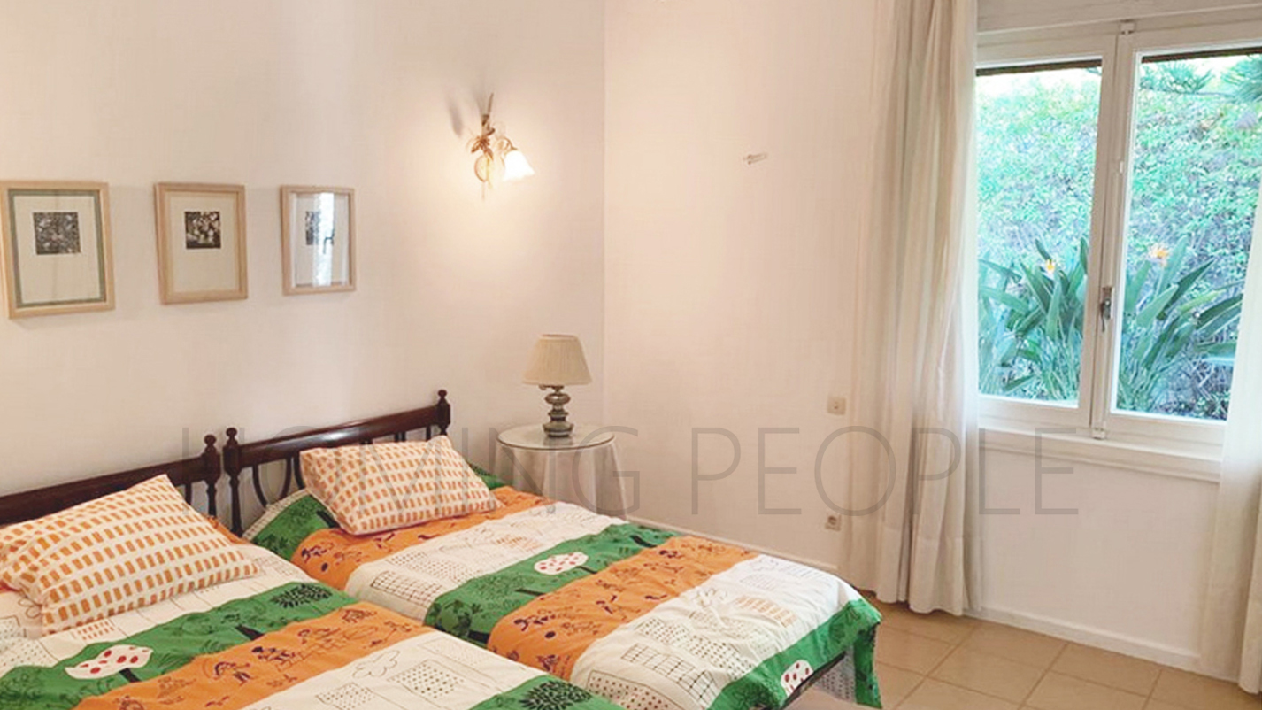 Chalet en Los Pinos con vistas al mar y extensos jardines