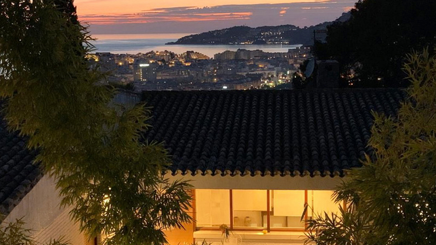 Chalet en Los Pinos con vistas al mar y extensos jardines