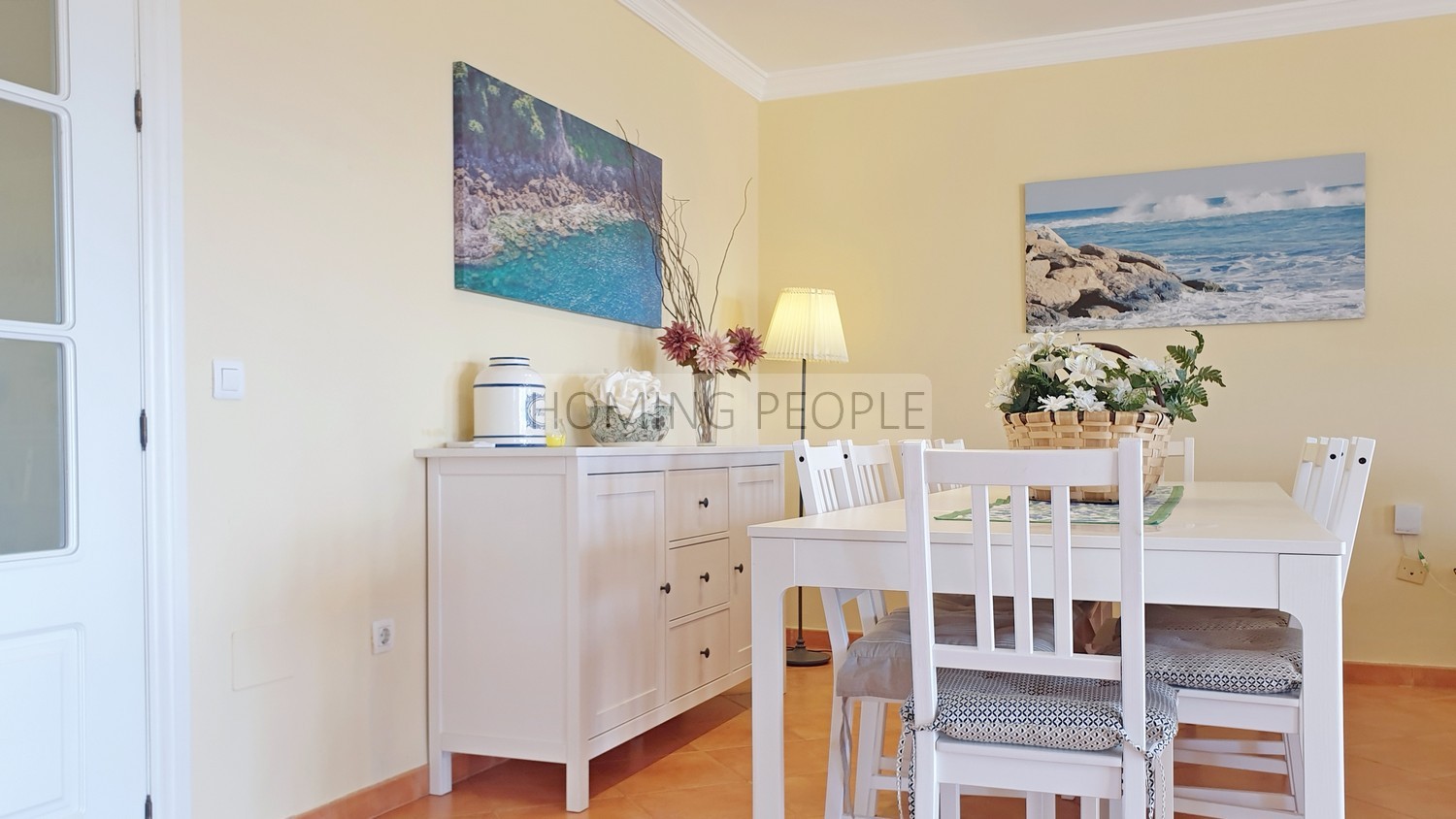 [NON DISPONIBLE] Grande villa en mi-mitoyenneté: Petit jardin, vues sur mer, piscine communautaire... et entouré d'un terrain de golf!