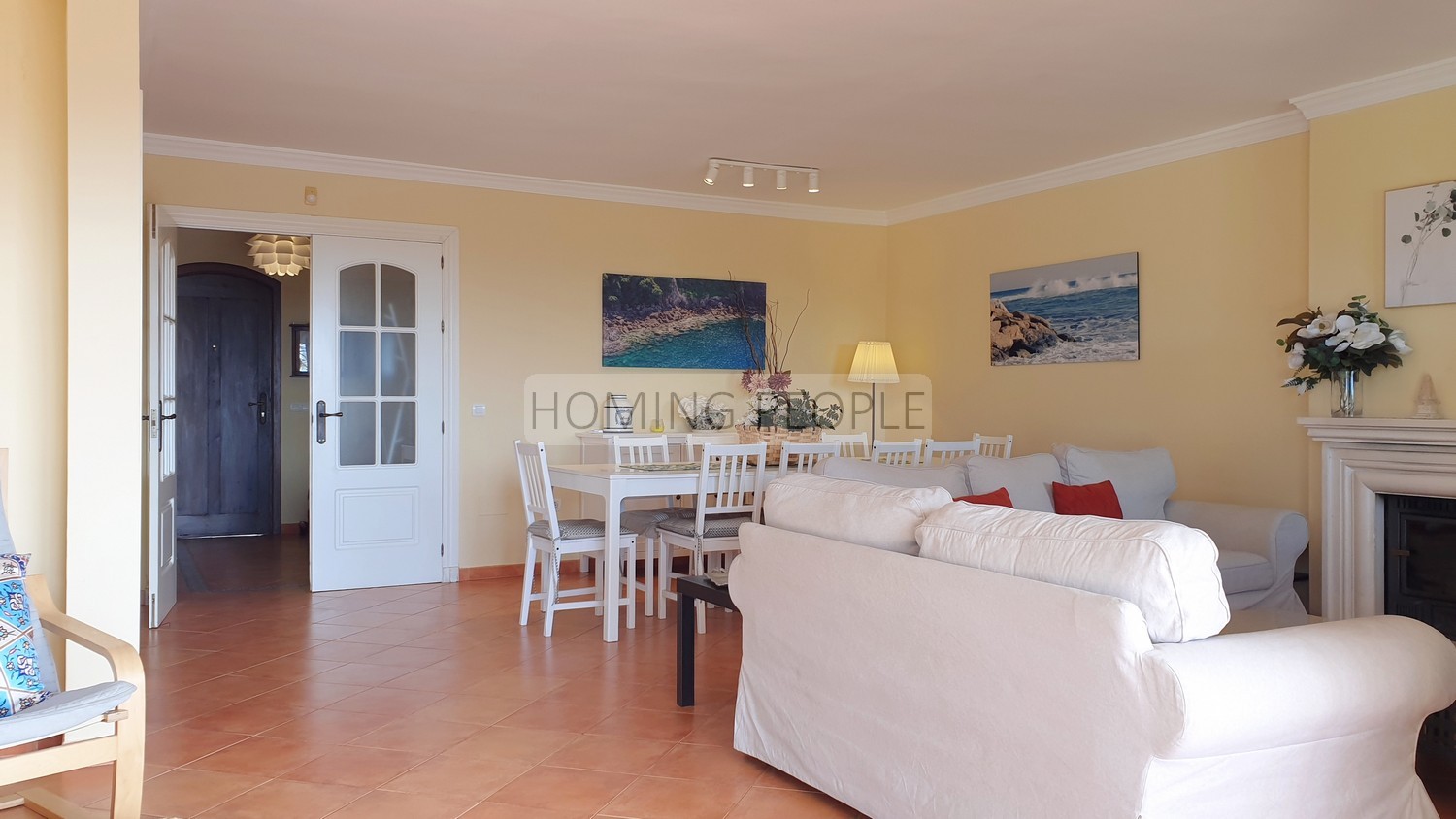 [NON DISPONIBLE] Grande villa en mi-mitoyenneté: Petit jardin, vues sur mer, piscine communautaire... et entouré d'un terrain de golf!