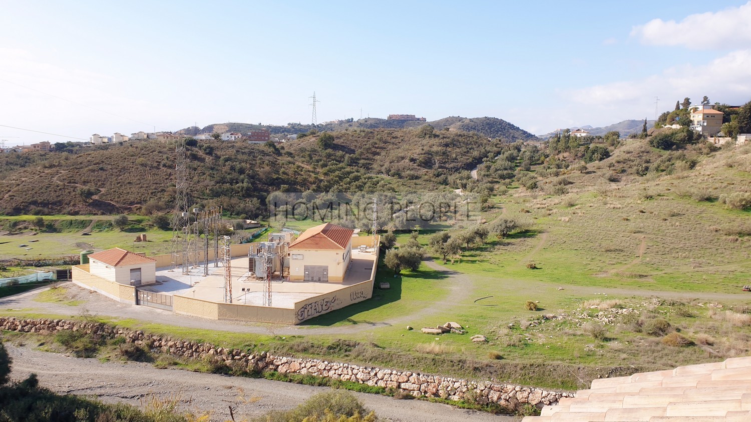 [NON DISPONIBLE] Grande villa en mi-mitoyenneté: Petit jardin, vues sur mer, piscine communautaire... et entouré d'un terrain de golf!