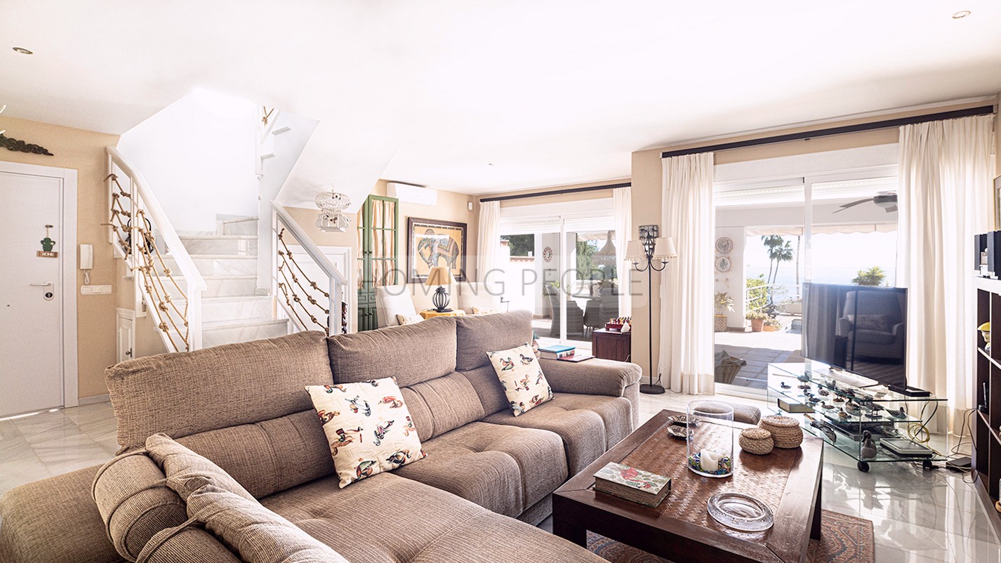 [SOLD] Semi-detached villa with pool, garden and views over the Mediterranean Sea