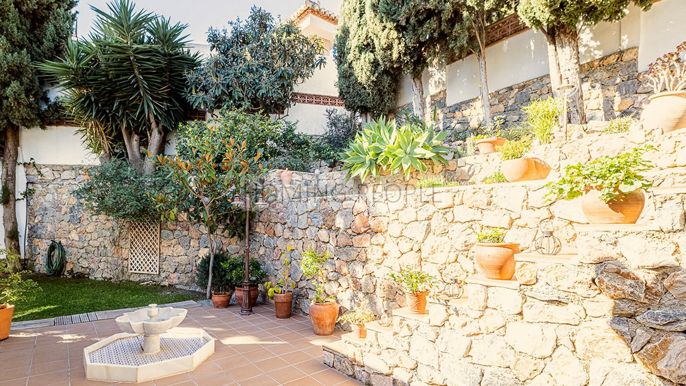 [SOLD] Semi-detached villa with pool, garden and views over the Mediterranean Sea
