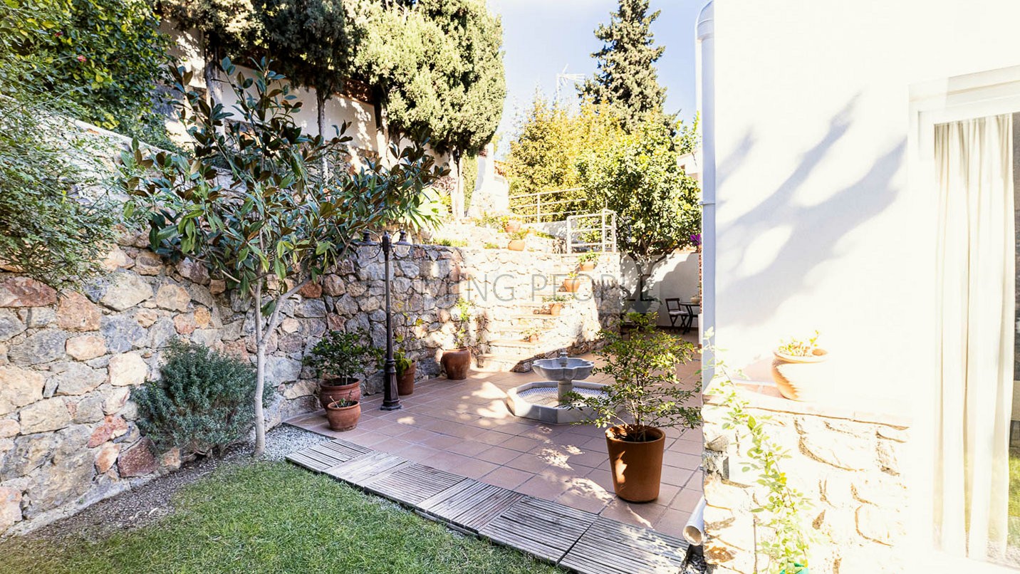 [SOLD] Semi-detached villa with pool, garden and views over the Mediterranean Sea