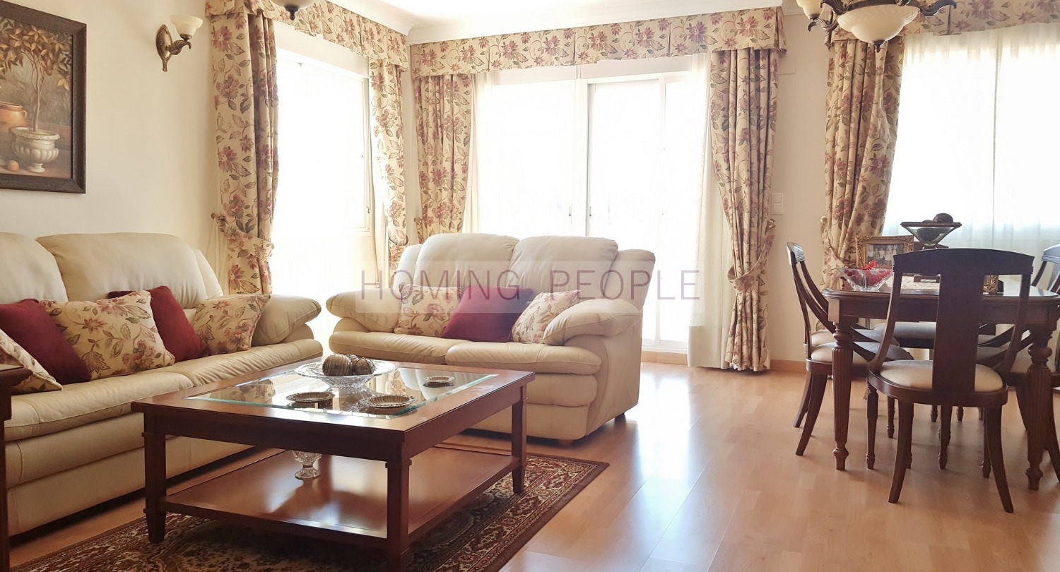Villa avec piscine, en ville & distance à pied de la plage !