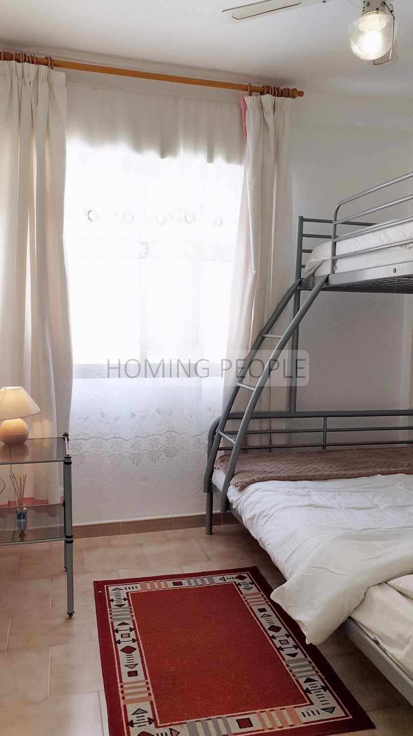 Apartamento luminoso en edificio de primera línea de playa con piscina y aparcamiento