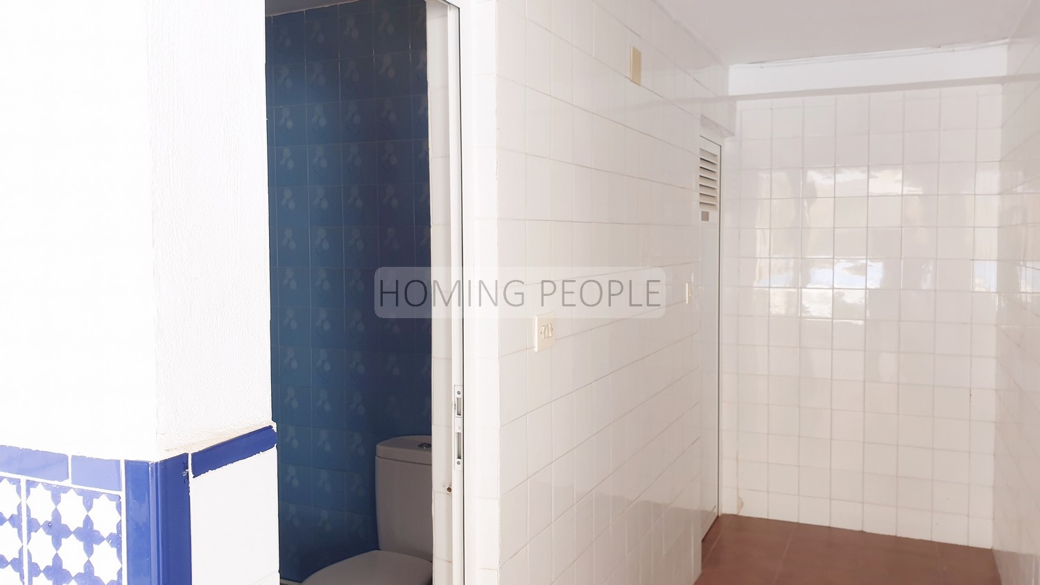 Apartamento luminoso en edificio de primera línea de playa con piscina y aparcamiento