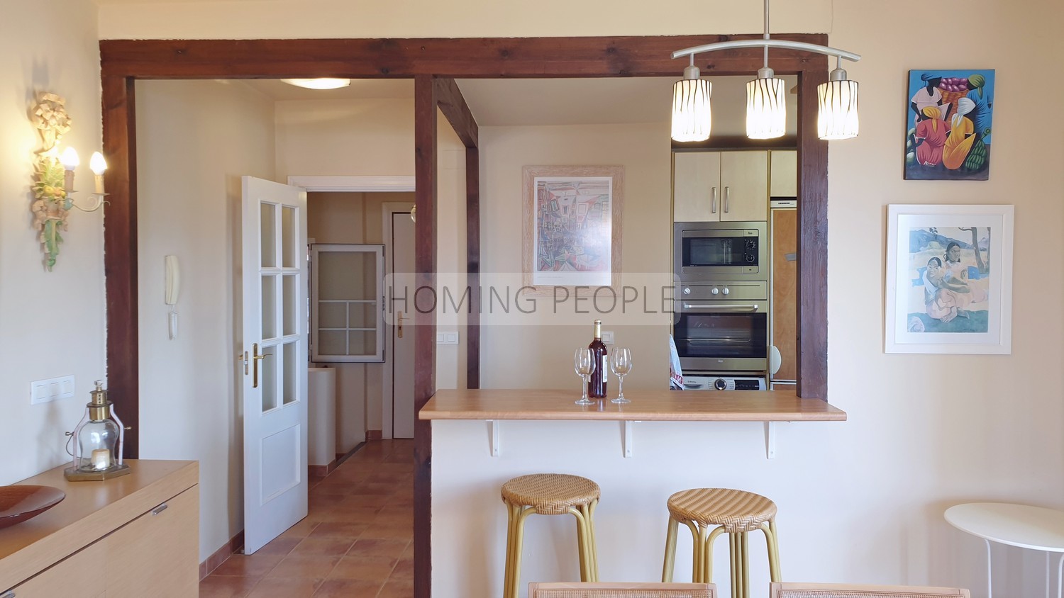 Maison familiale lumineuse, avec terrasses, parking privé... et de belles vues sur la baie !