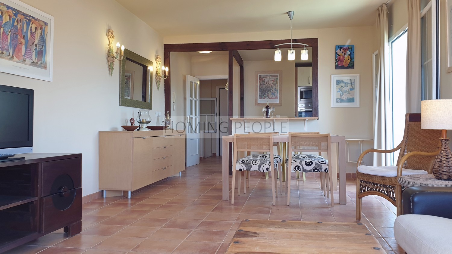 Maison familiale lumineuse, avec terrasses, parking privé... et de belles vues sur la baie !