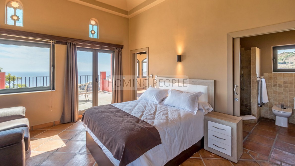 Sunny, majestic designer villa with panoramic views onto the Mediterranean Sea