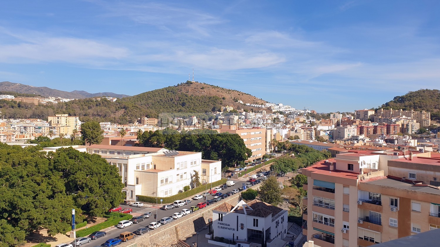 [ALQUILADO]: Piso de segunda mano con las vistas más sobrecogedoras de la ciudad... y a solo cuatro minutos a pie de la Plaza de la Merced !