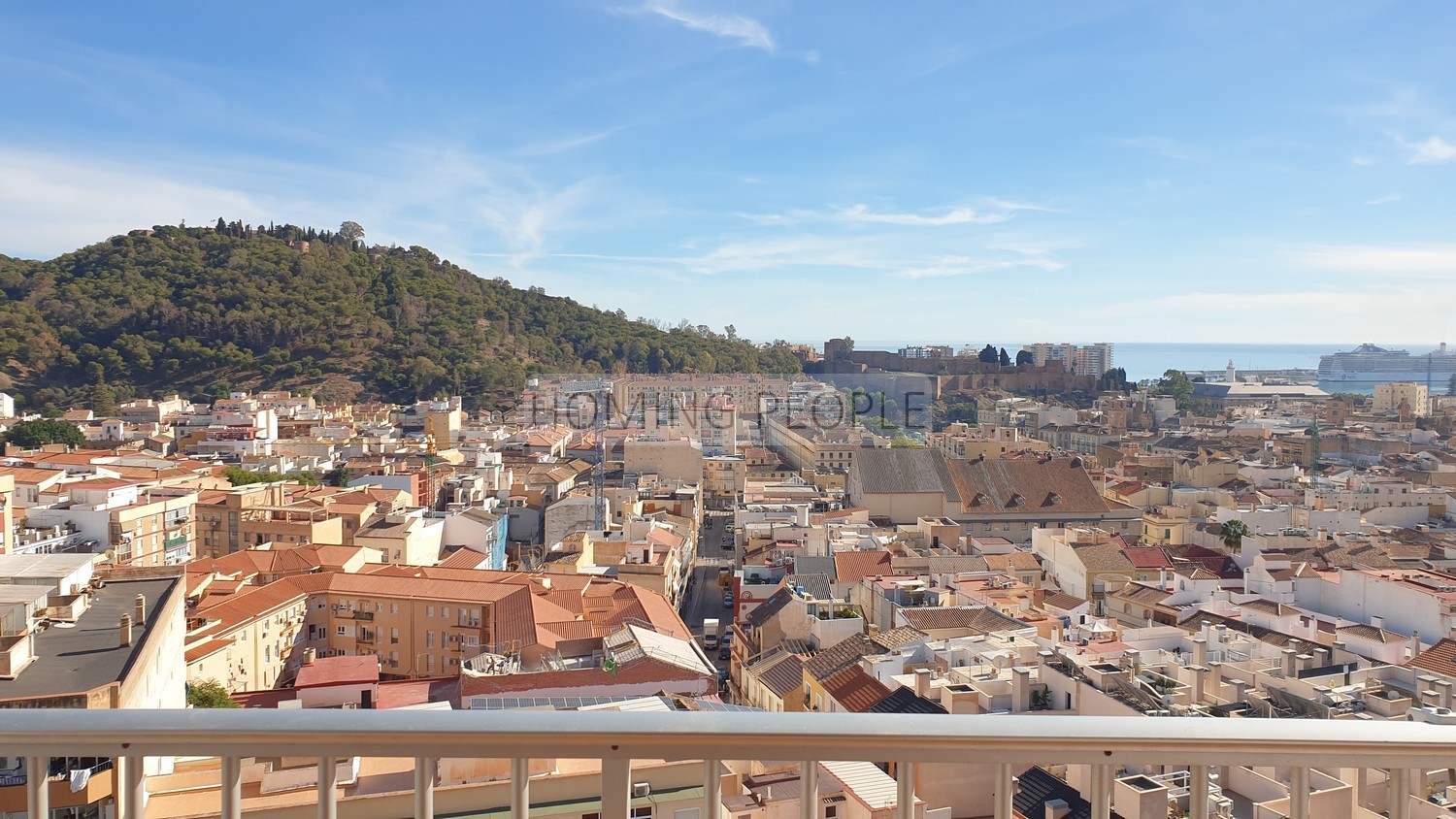 [ALQUILADO]: Piso de segunda mano con las vistas más sobrecogedoras de la ciudad... y a solo cuatro minutos a pie de la Plaza de la Merced !