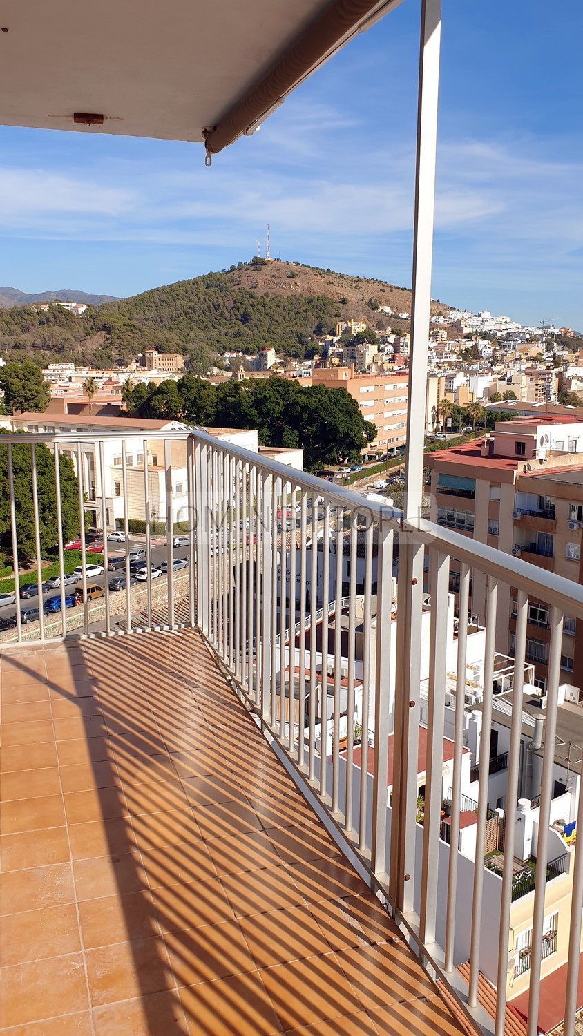 [ALQUILADO]: Piso de segunda mano con las vistas más sobrecogedoras de la ciudad... y a solo cuatro minutos a pie de la Plaza de la Merced !