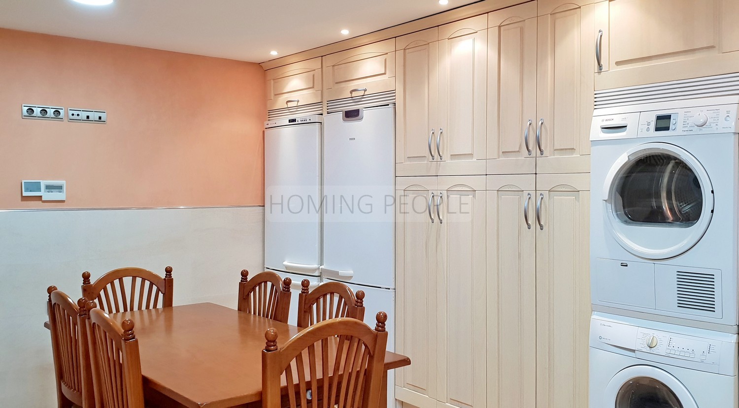[RENTED OUT]: Bright and good quality flat: Spacious and close to the beach and shops.