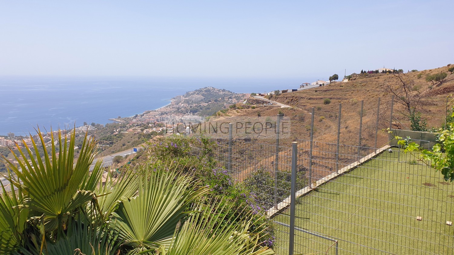 Cortijo tipo chalet con piscina... y a 5 minutos de la autovía y con unas vistas al mar de infarto
